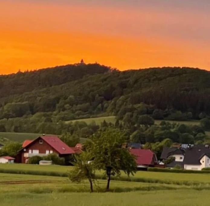 Ferienwohnung Leuchtbergblick Mit Terrasse Und Pkw Stellplatz Eschwege Esterno foto