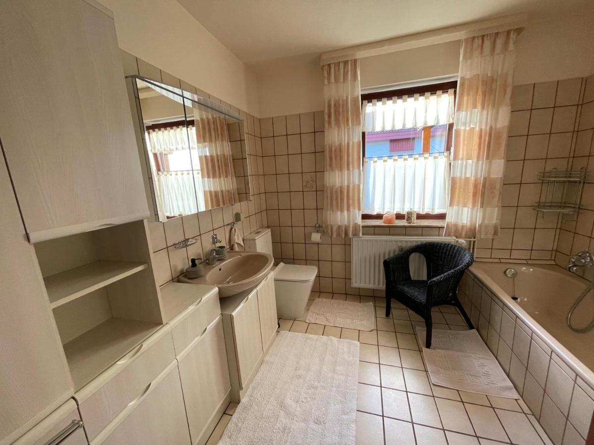 Ferienwohnung Leuchtbergblick Mit Terrasse Und Pkw Stellplatz Eschwege Esterno foto
